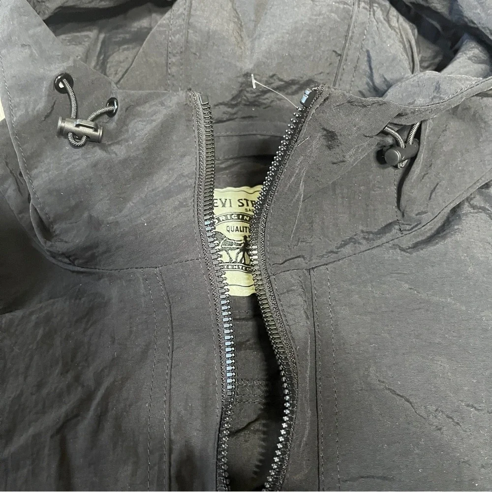 Levi’s Hooded Windbreaker XL NWOT | Lightweight Taslan Nylon - Picture 3 of 16
